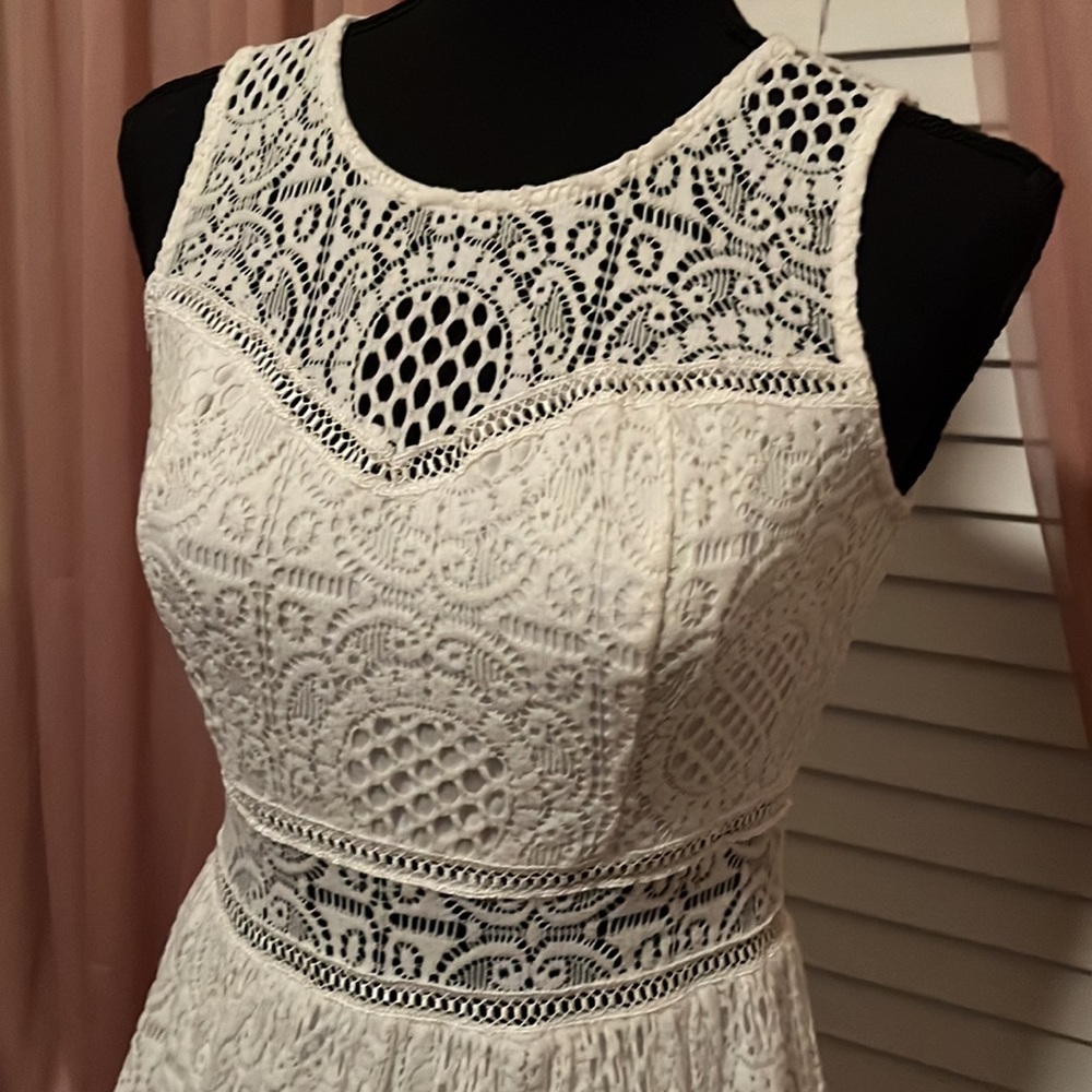 White dress - Picture 3 of 6